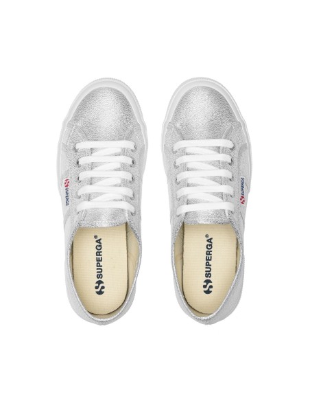Baskets Superga blanches pailletées avec lacets et semelle en caoutchouc