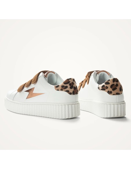 Baskets Vanessa Wu Blanc & Camel – Style léopard et éclair cuivré